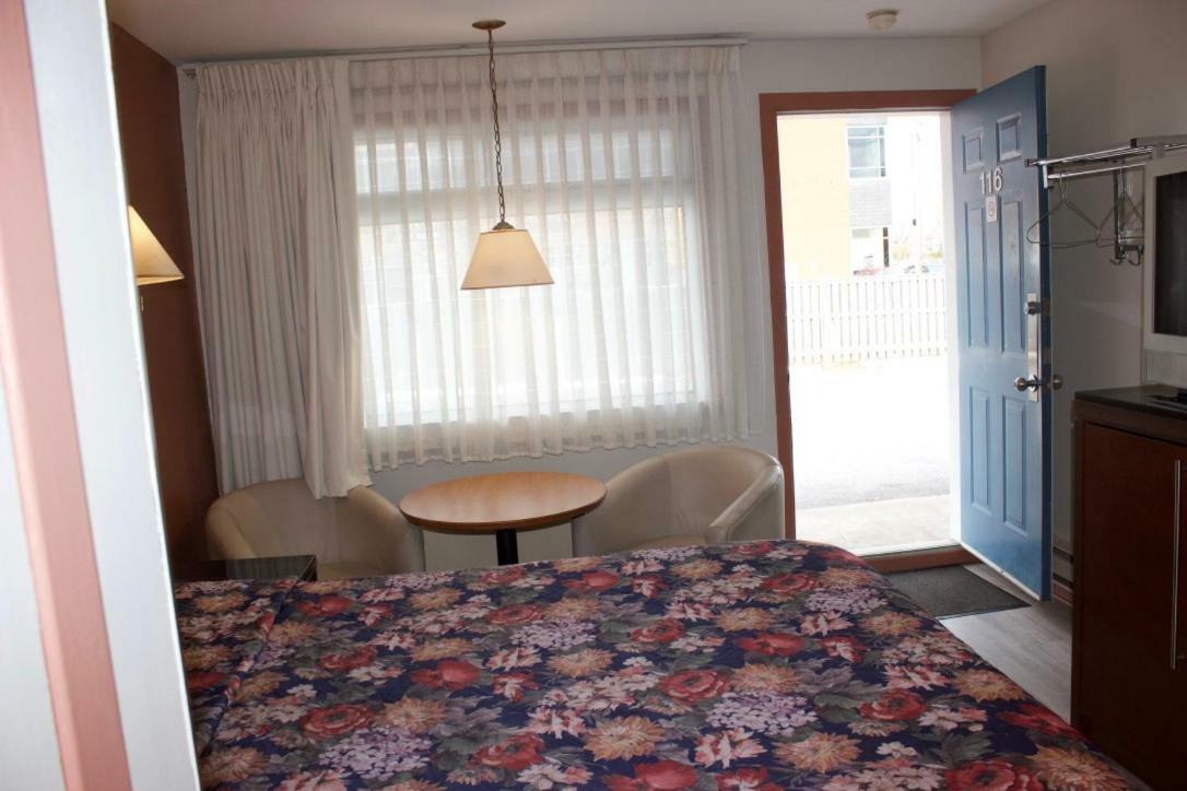Motel La Siesta Saint-Lambert Экстерьер фото
